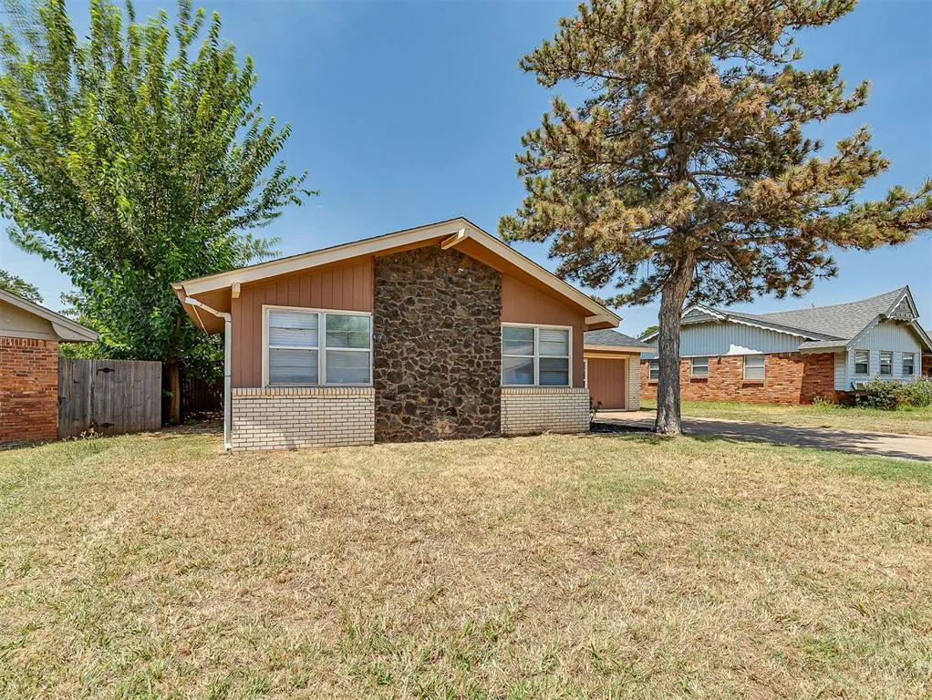 Photo 3 — 111 Oakside Drive, Moore, OK 73160
