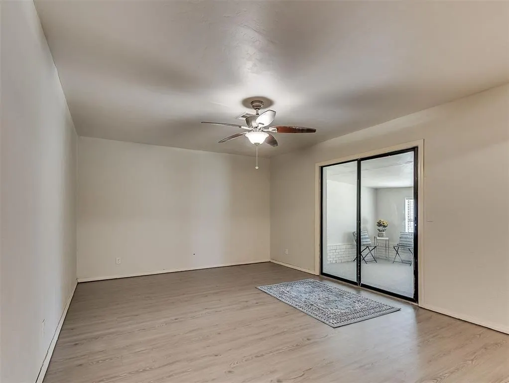 Photo 5 — 111 Oakside Drive, Moore, OK 73160