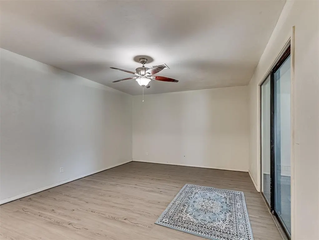 Photo 6 — 111 Oakside Drive, Moore, OK 73160