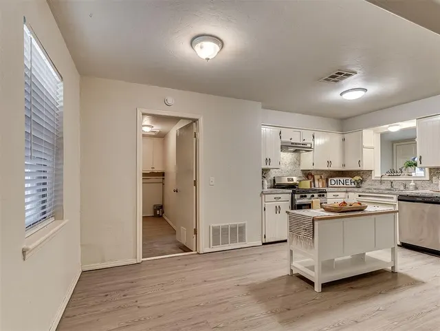 Photo 8 — 111 Oakside Drive, Moore, OK 73160