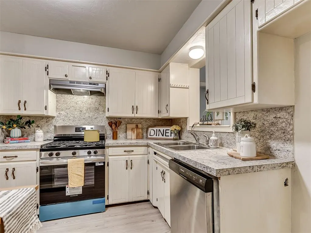 Photo 10 — 111 Oakside Drive, Moore, OK 73160
