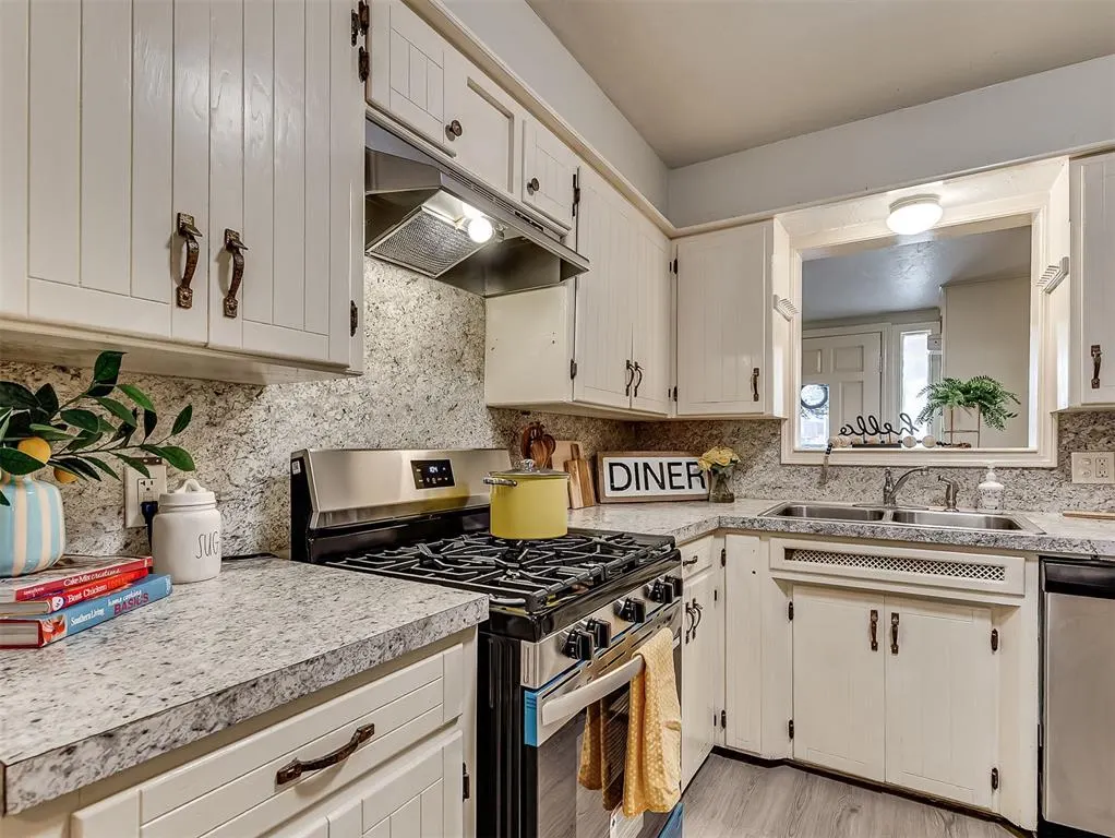 Photo 13 — 111 Oakside Drive, Moore, OK 73160