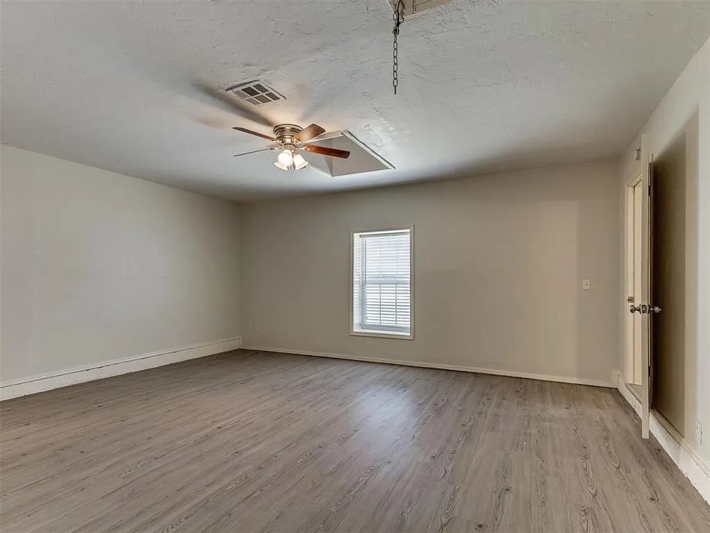 Photo 14 — 111 Oakside Drive, Moore, OK 73160