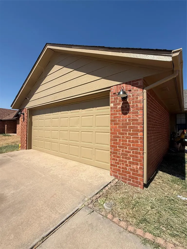Photo 2 — 900 Polk Street, Altus, OK 73521