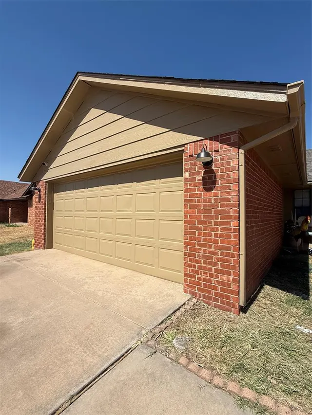 Photo 2 — 900 Polk Street, Altus, OK 73521