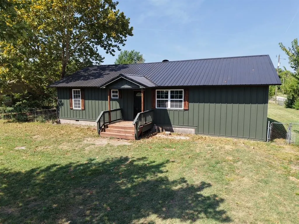 Front exterior — 817 N 4th Street, Okemah, OK 74859