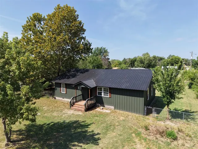 Photo 2 — 817 N 4th Street, Okemah, OK 74859