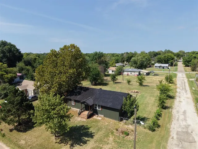 Photo 3 — 817 N 4th Street, Okemah, OK 74859