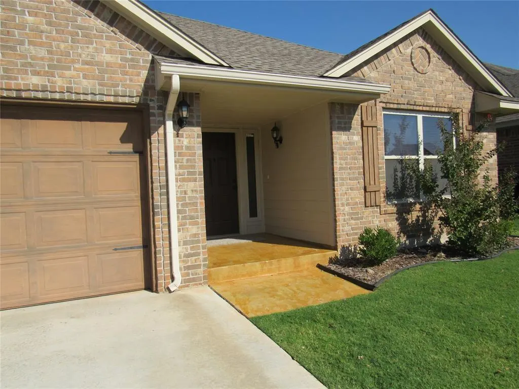 Photo 2 — 17516 Black Hawk Drive, Edmond, OK 73012