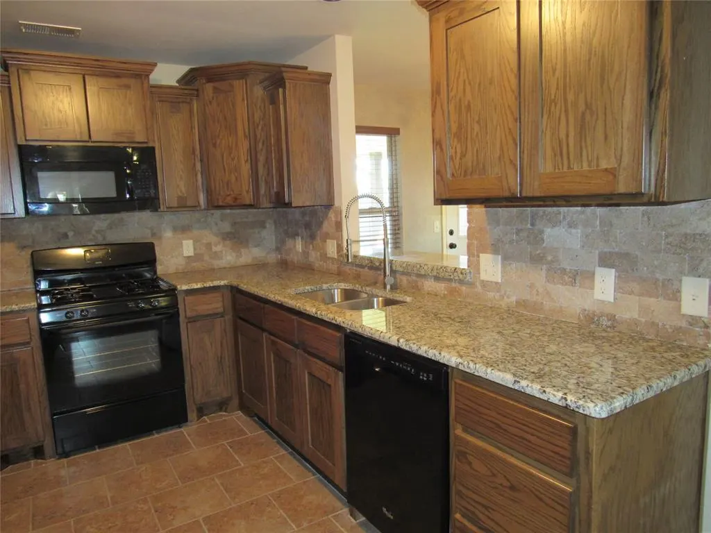 Photo 7 — 17516 Black Hawk Drive, Edmond, OK 73012