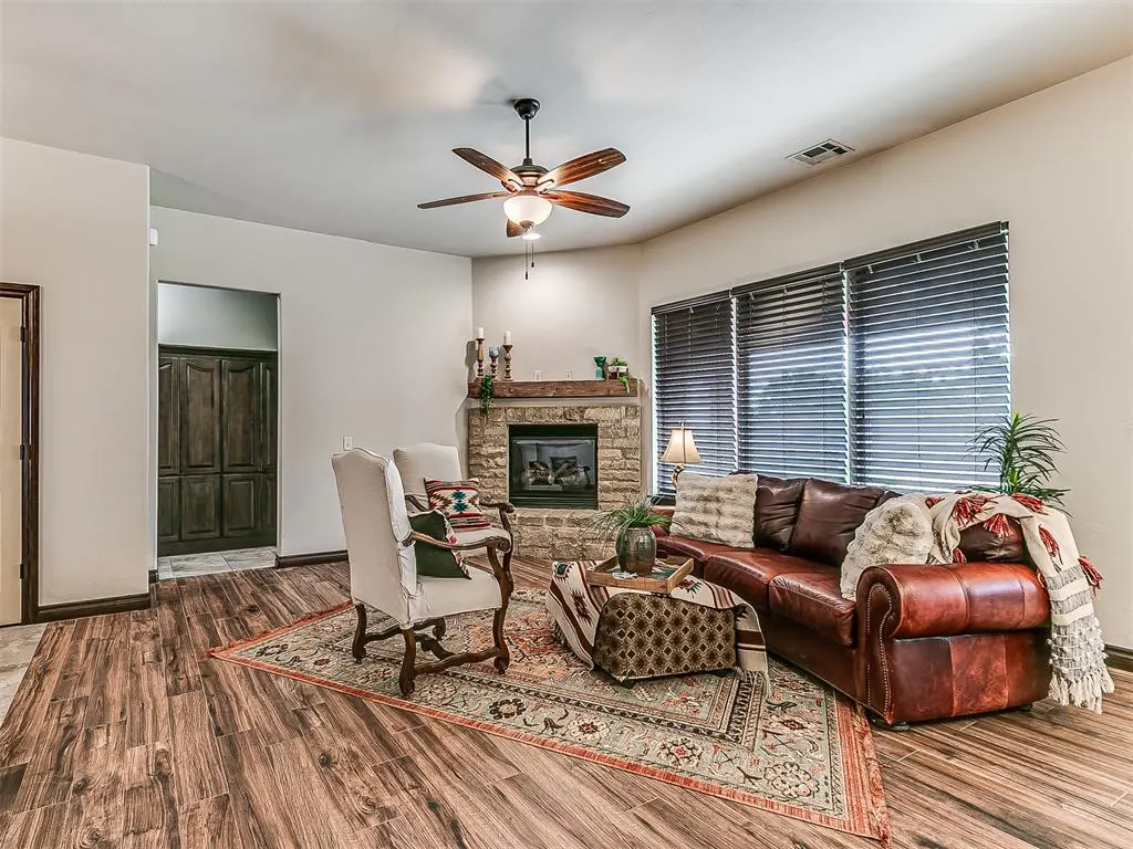 Photo 5 — 14004 Georgian Way, Yukon, OK 73099