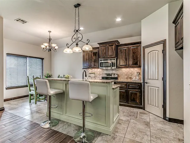 Photo 7 — 14004 Georgian Way, Yukon, OK 73099