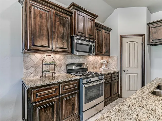 Photo 8 — 14004 Georgian Way, Yukon, OK 73099