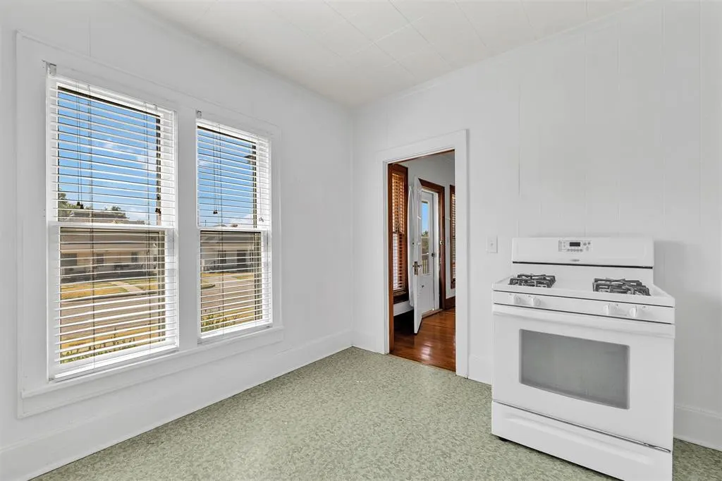 Photo 11 — 711 S Barker Avenue, El Reno, OK 73036