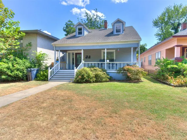 Photo 2 — 812 NW 21st Street, Oklahoma City, OK 73106