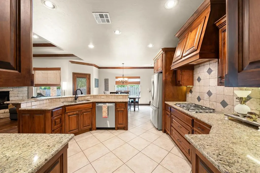 Photo 5 — 840 Sea Biscuit Drive, Edmond, OK 73025