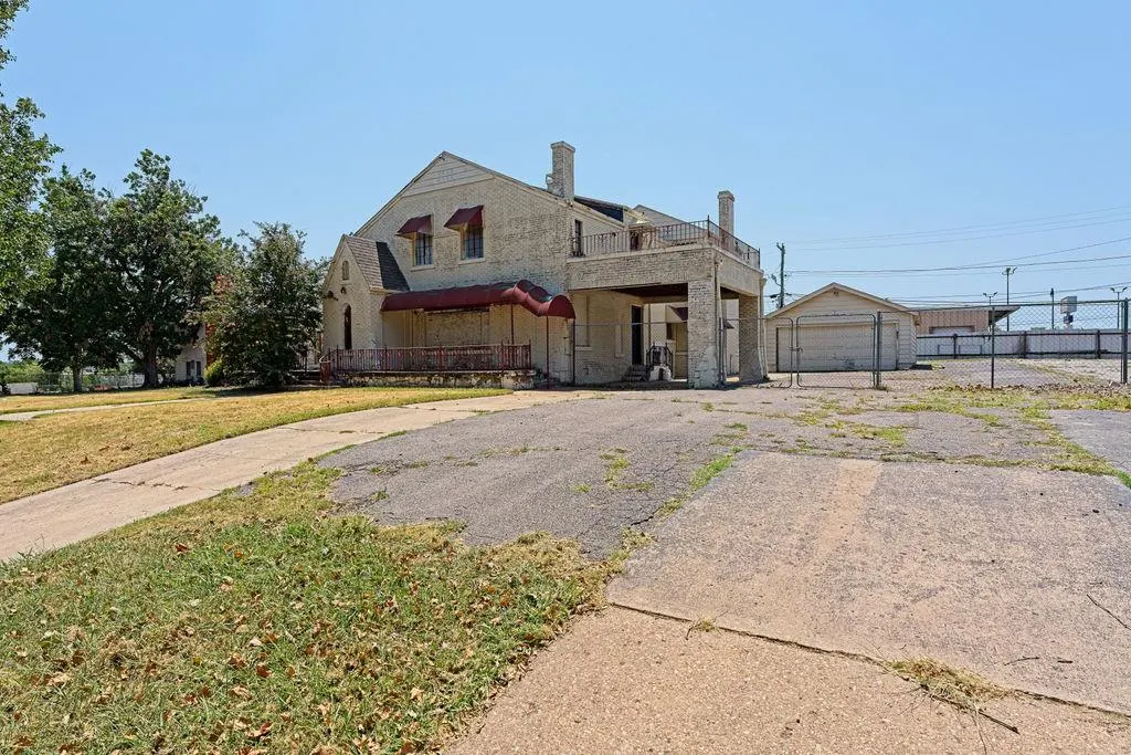 Photo 2 — 400 SW 28th Street, Oklahoma City, OK 73109