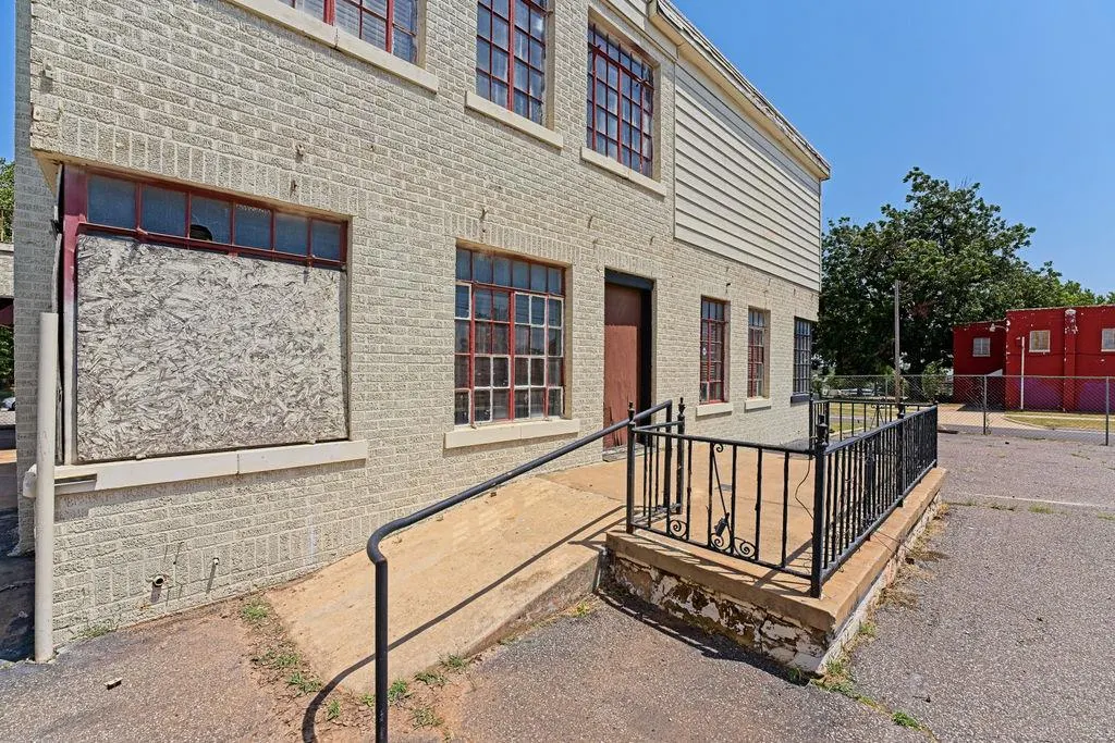Photo 4 — 400 SW 28th Street, Oklahoma City, OK 73109