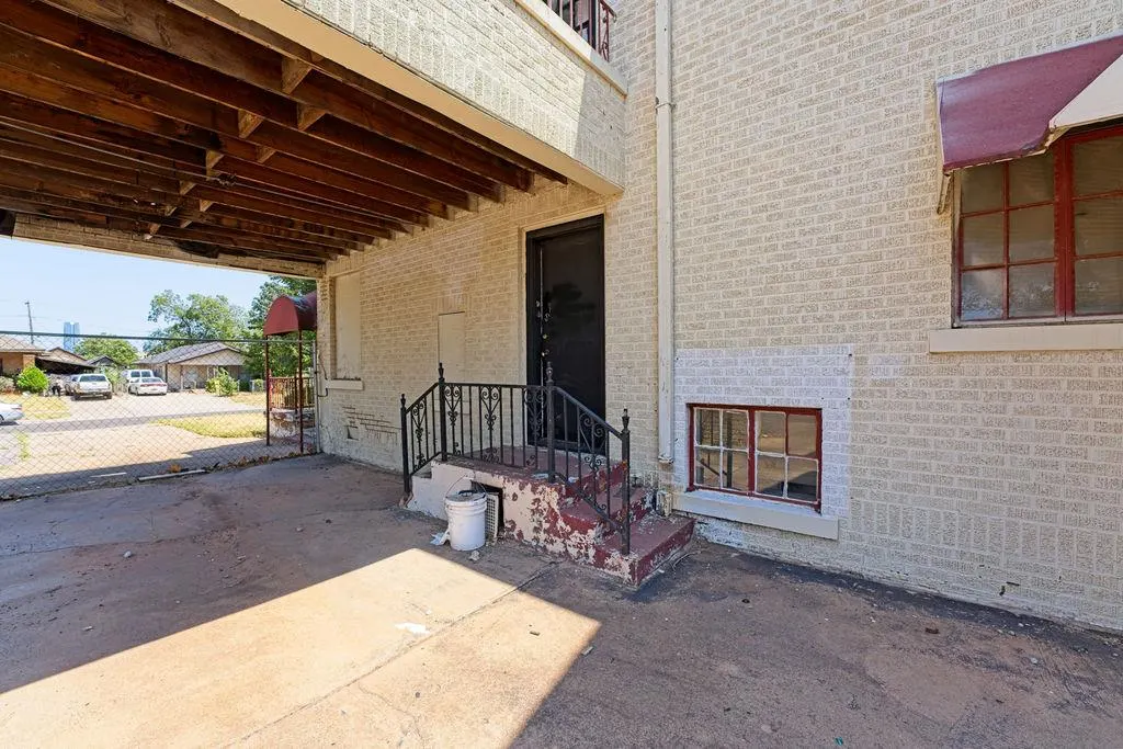 Photo 5 — 400 SW 28th Street, Oklahoma City, OK 73109