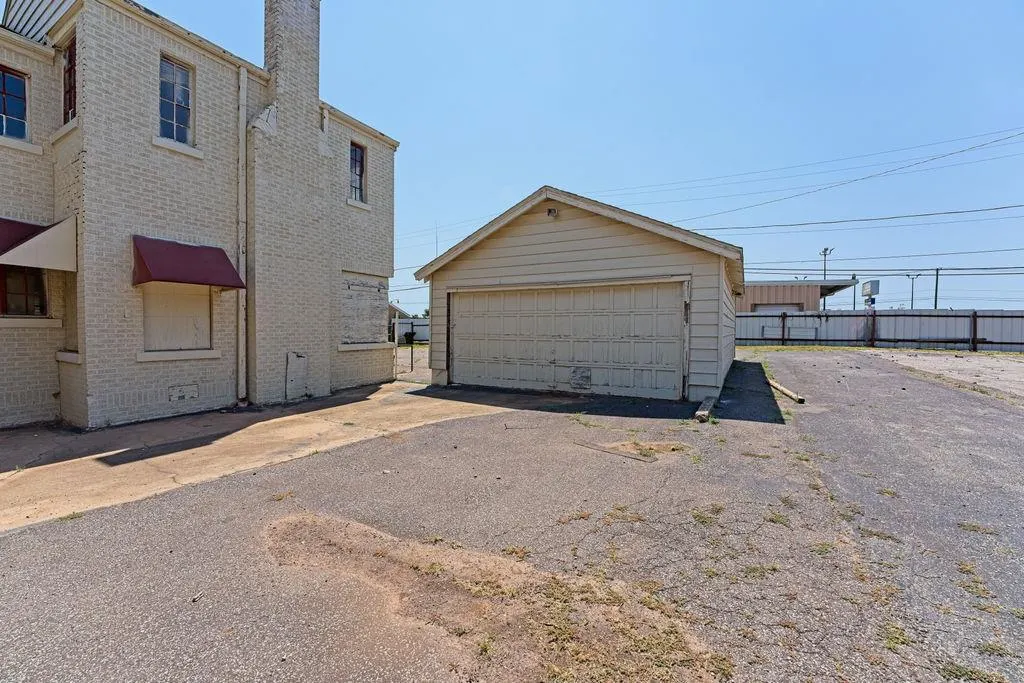 Photo 7 — 400 SW 28th Street, Oklahoma City, OK 73109