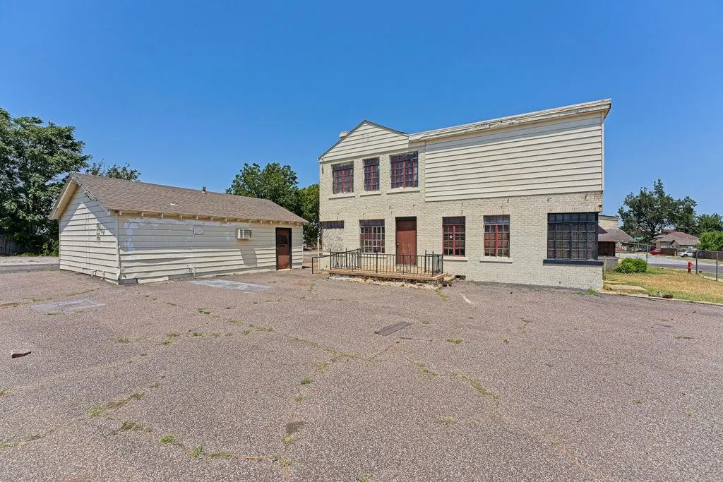 Photo 8 — 400 SW 28th Street, Oklahoma City, OK 73109