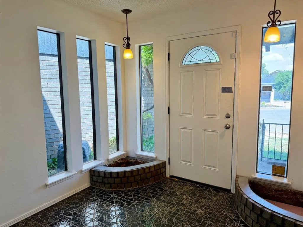 Photo 2 — 6612 Crow Circle, Oklahoma City, OK 73132