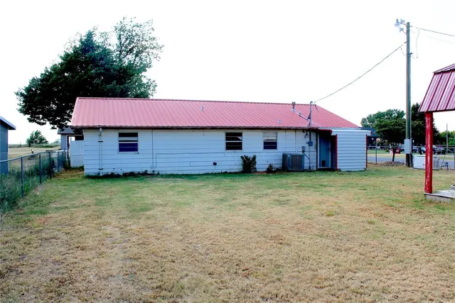 Photo 2 — 131 Wood Street, Fort Cobb, OK 73038