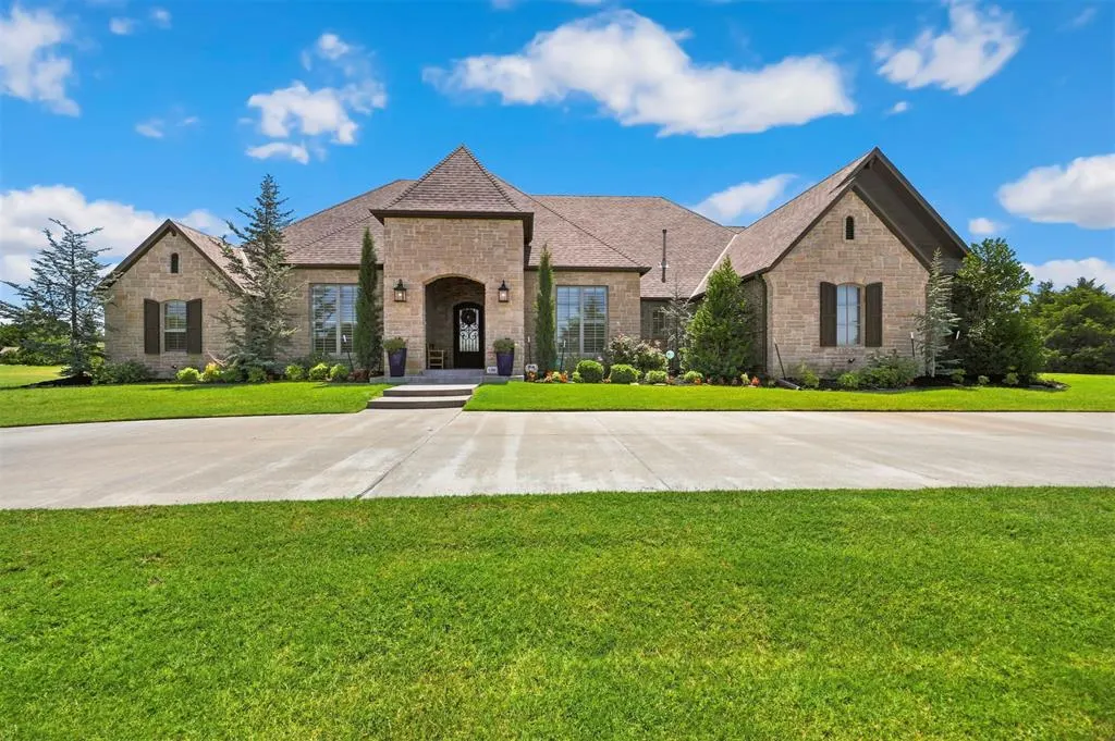 Front exterior — 1116 Abberly Circle, Arcadia, OK 73007