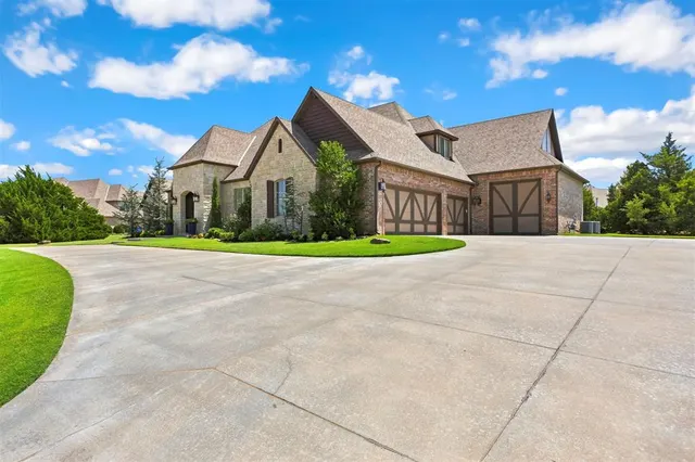 Photo 2 — 1116 Abberly Circle, Arcadia, OK 73007