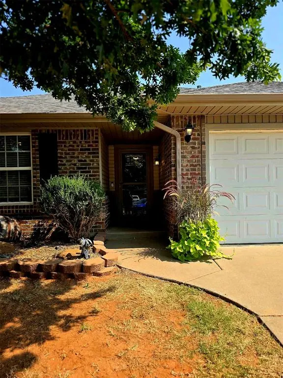 Front exterior — 815 E Monarch Way, Purcell, OK 73080