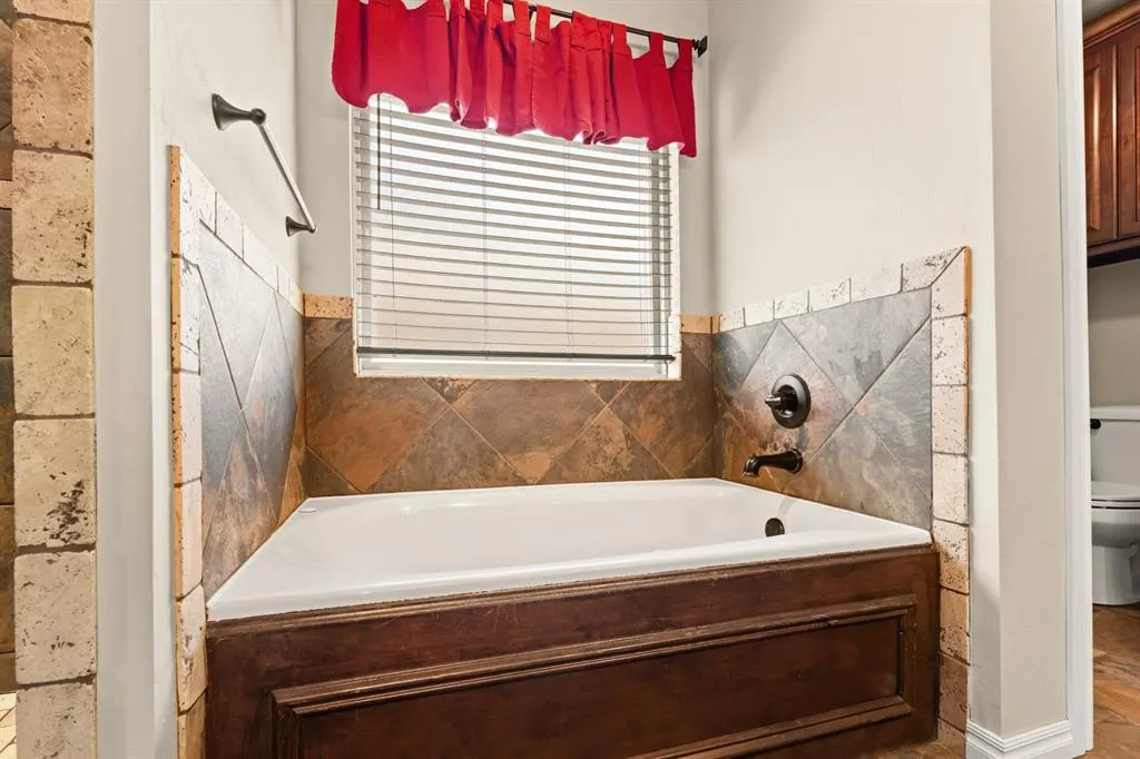 Photo 13 — 4924 Champlain Place, Edmond, OK 73025