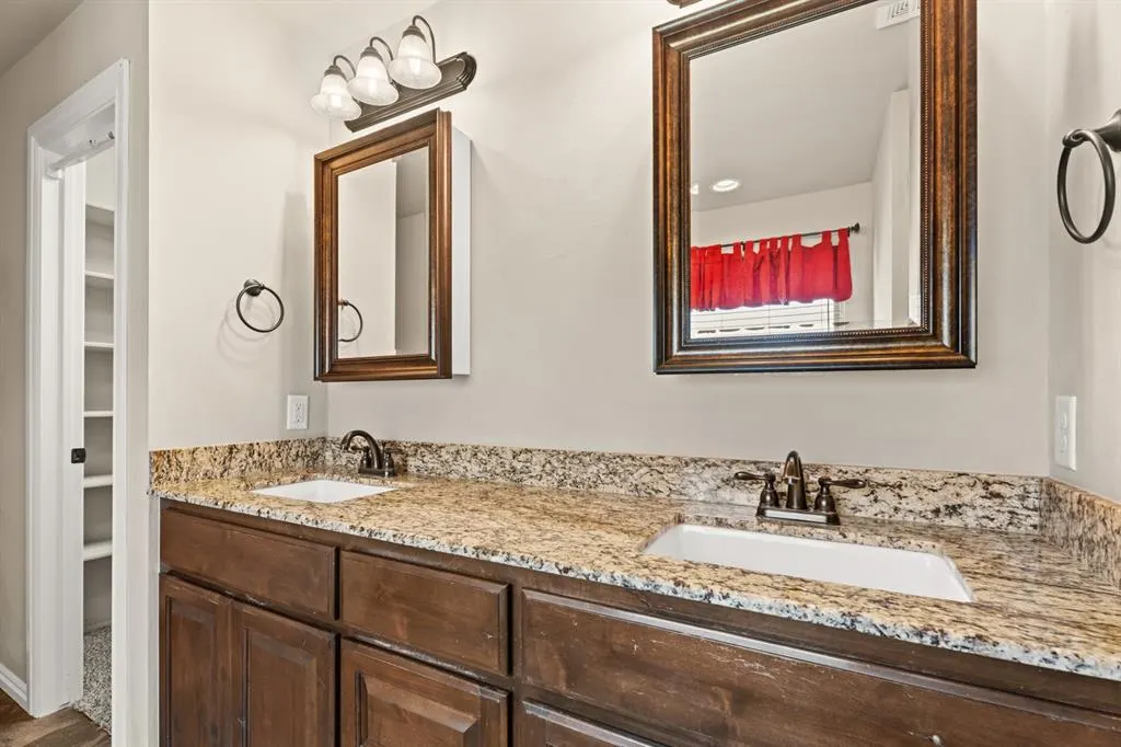 Photo 14 — 4924 Champlain Place, Edmond, OK 73025