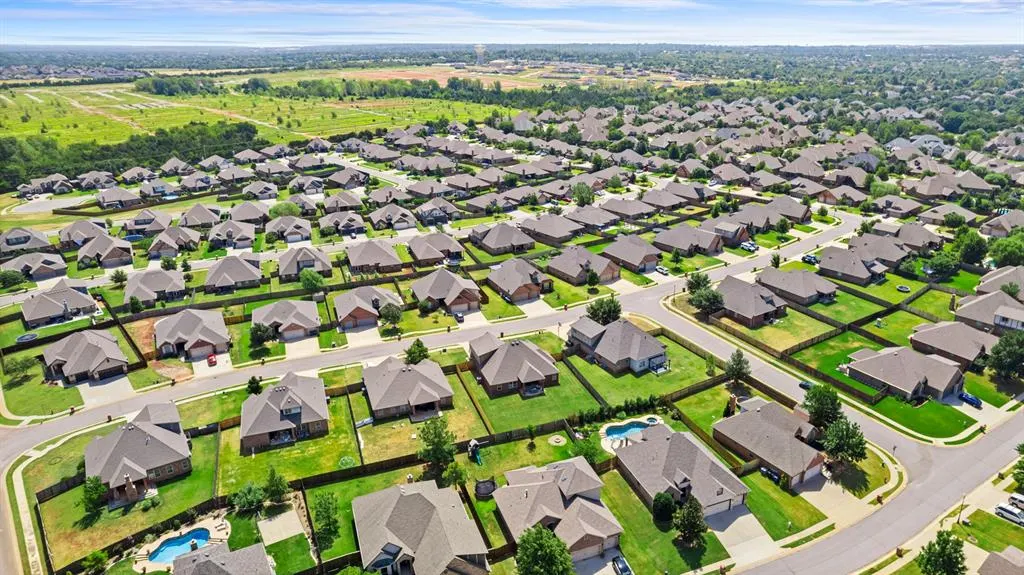 Photo 38 — 4924 Champlain Place, Edmond, OK 73025