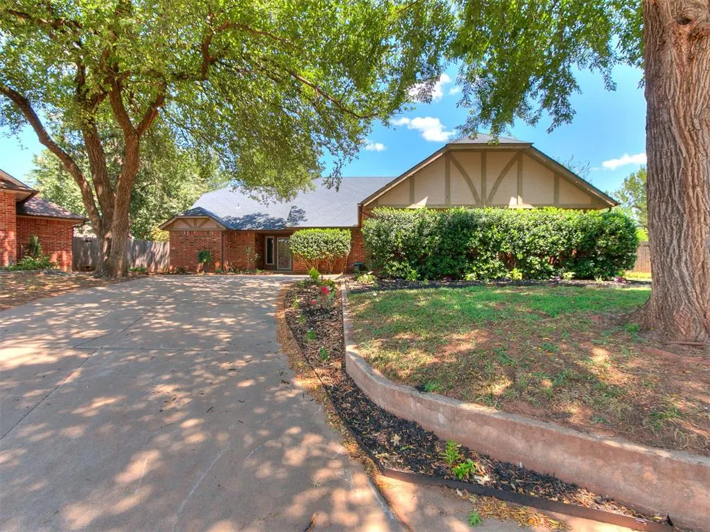 Front exterior — 500 Concord Lane, Edmond, OK 73003