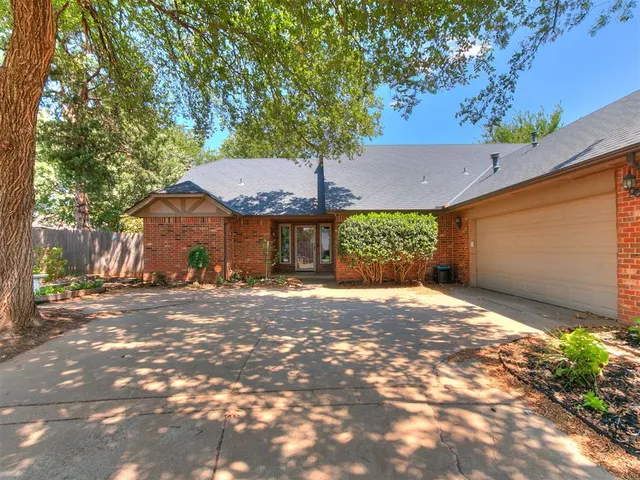 Photo 2 — 500 Concord Lane, Edmond, OK 73003