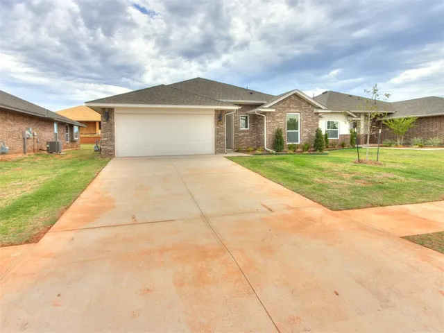 Photo 2 — 1808 Pin Cherry Lane, Moore, OK 73160