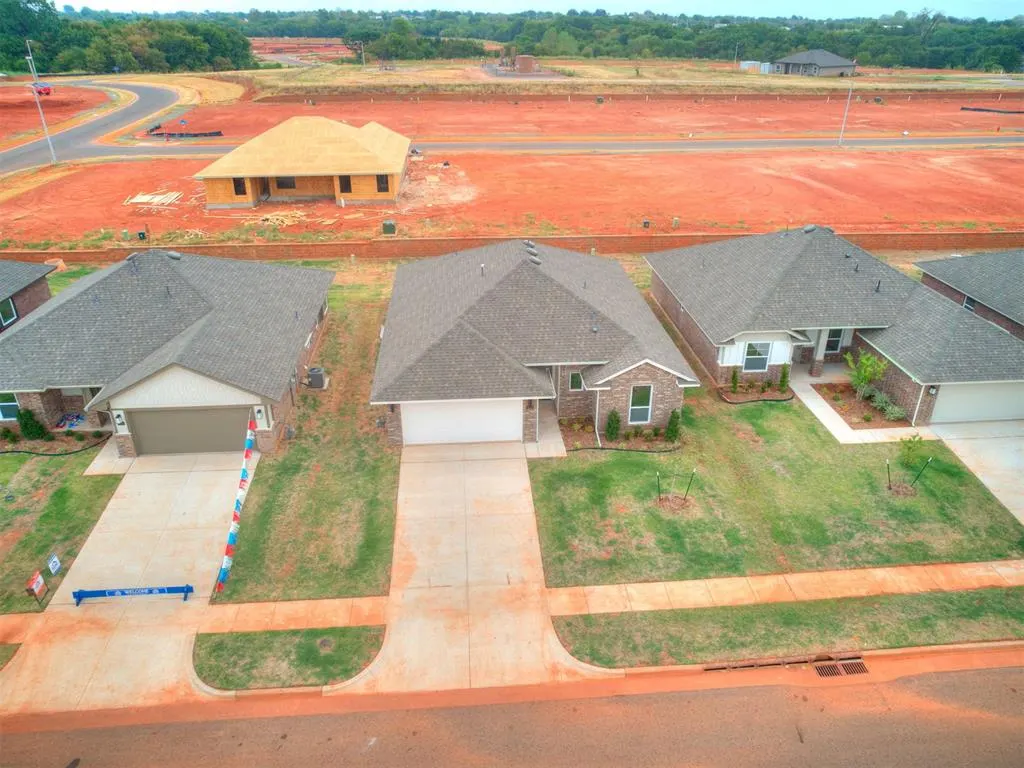 Photo 3 — 1808 Pin Cherry Lane, Moore, OK 73160
