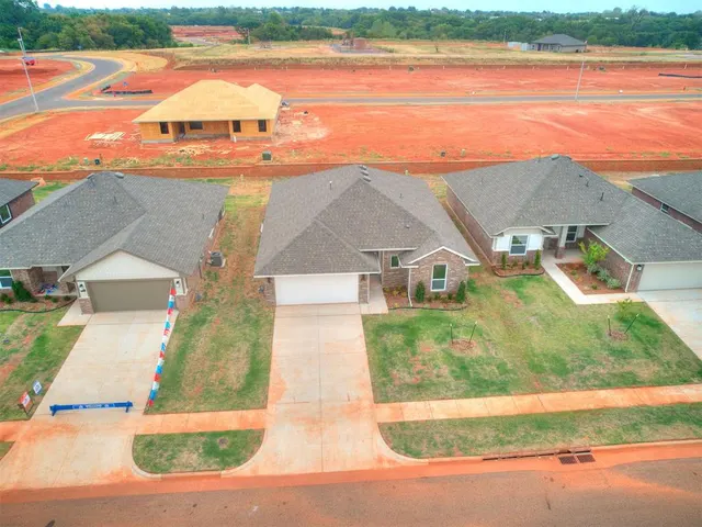 Photo 3 — 1808 Pin Cherry Lane, Moore, OK 73160