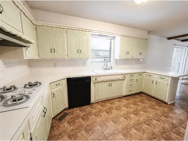 Photo 5 — 7912 Duane Drive, Oklahoma City, OK 73132