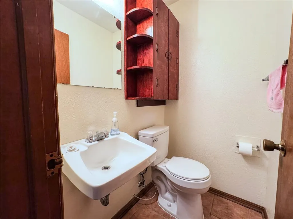 Photo 9 — 7912 Duane Drive, Oklahoma City, OK 73132