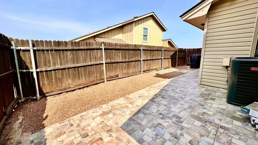 Photo 2 — 6715 Lyrewood Lane, Oklahoma City, OK 73132