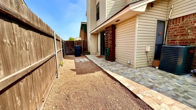 Photo 3 — 6715 Lyrewood Lane, Oklahoma City, OK 73132