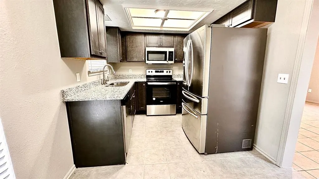 Photo 6 — 6715 Lyrewood Lane, Oklahoma City, OK 73132
