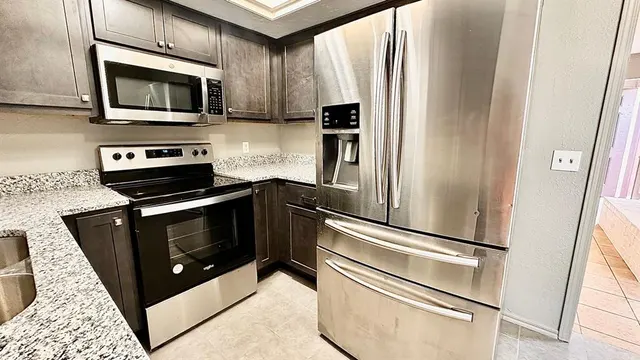 Photo 7 — 6715 Lyrewood Lane, Oklahoma City, OK 73132
