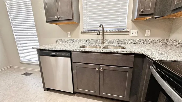Photo 8 — 6715 Lyrewood Lane, Oklahoma City, OK 73132