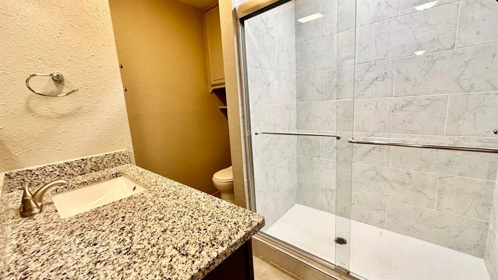 Photo 9 — 6715 Lyrewood Lane, Oklahoma City, OK 73132