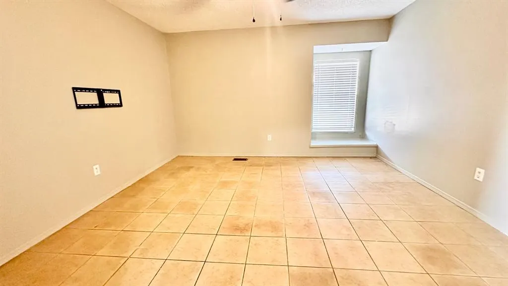 Photo 10 — 6715 Lyrewood Lane, Oklahoma City, OK 73132