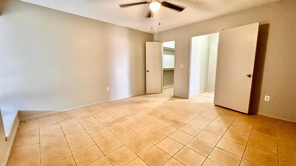 Photo 11 — 6715 Lyrewood Lane, Oklahoma City, OK 73132