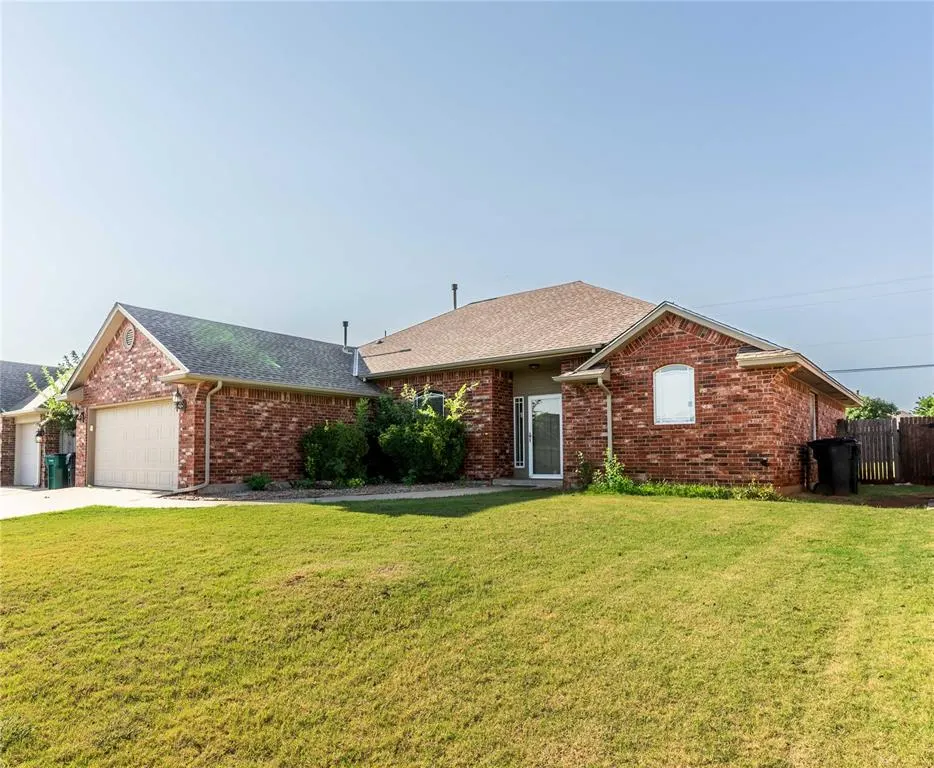 Front exterior — 10820 NW 37th Street, Yukon, OK 73099