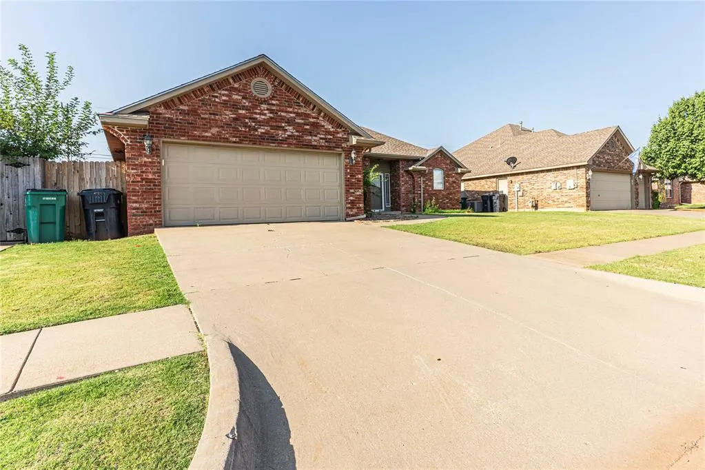 Photo 2 — 10820 NW 37th Street, Yukon, OK 73099